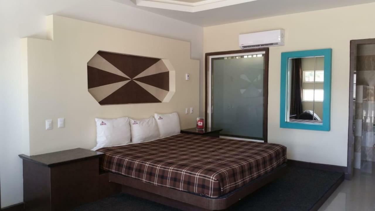 Hotel Azteca Inn Ensenada Exterior foto