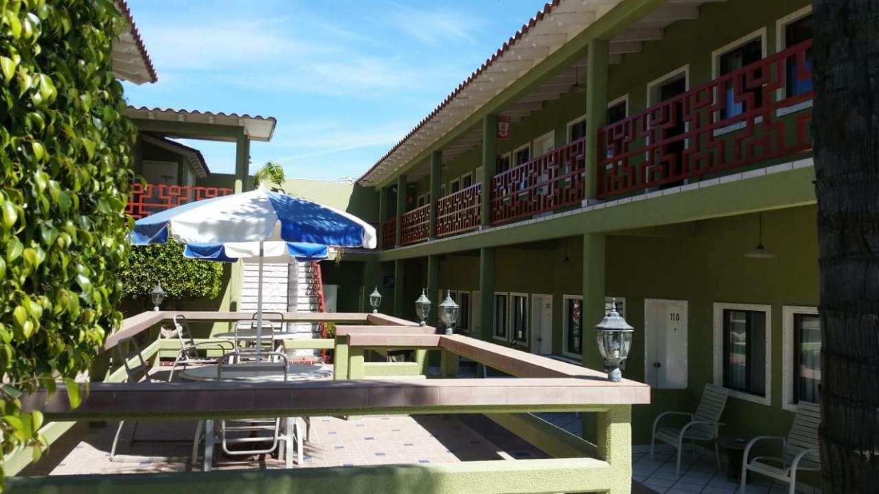 Hotel Azteca Inn Ensenada Exterior foto