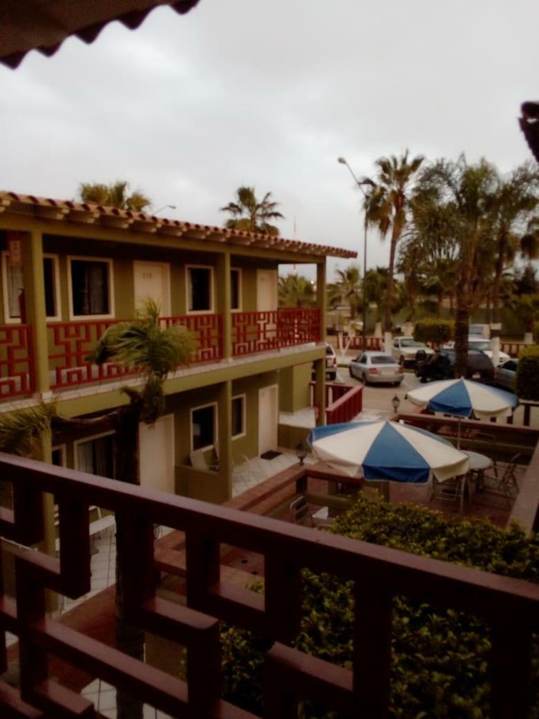 Hotel Azteca Inn Ensenada Exterior foto